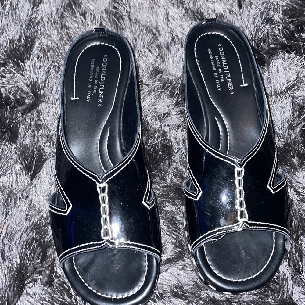 Donald J Pliner Women’s Black slip on Open toe Sandal
